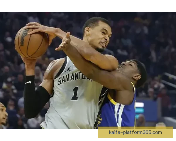 库里赞文班天然天赋与独特比赛态度极具感染力